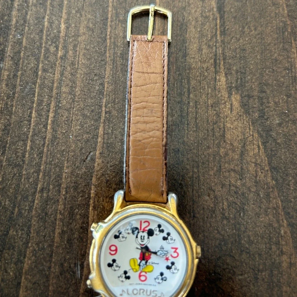Vintage Lorus Mickey Mouse Musical Watch Gold Tone Disney V422-0010 Tan Leather‎